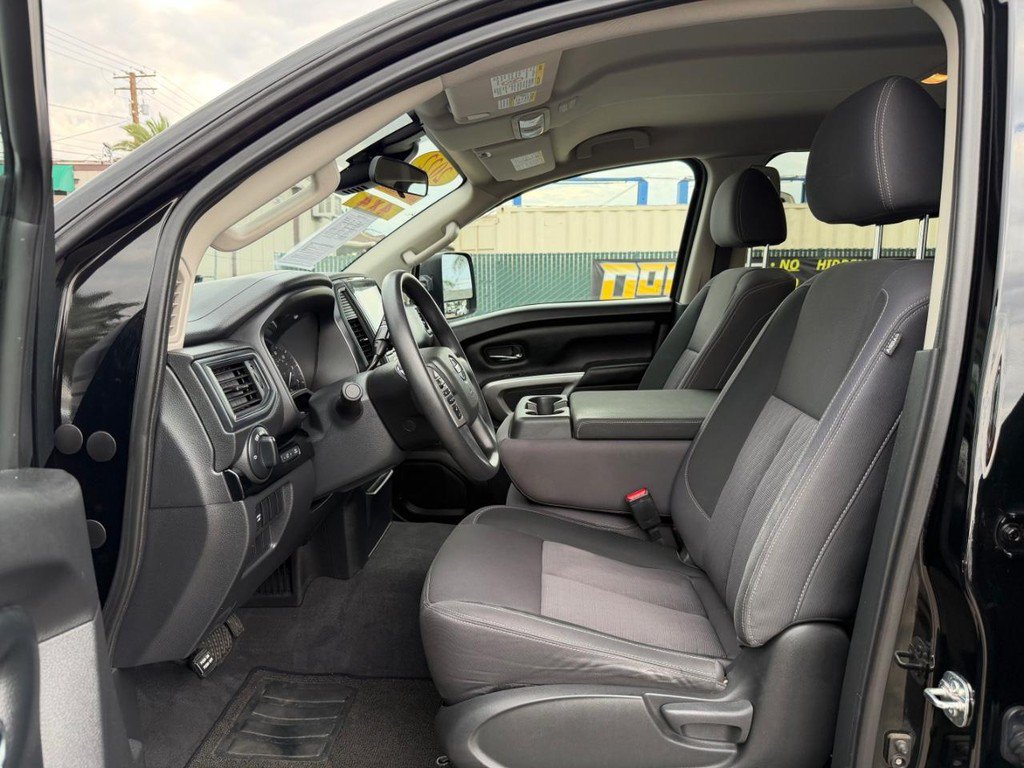 Used 2022 Nissan Titan SV AWD/4WD image 17
