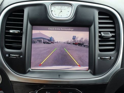 Used 2016 Chrysler 300 Limited image 12