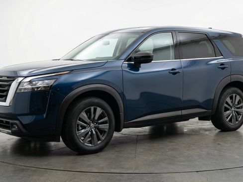 Used 2025 Nissan Pathfinder SV FWD image 3