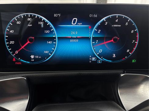 Used 2020 Mercedes-Benz GLB 250 4MATIC image 23