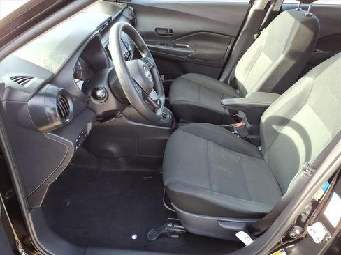 Used 2024 Nissan Kicks S image 12