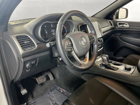 Used 2022 Jeep Grand Cherokee Laredo X image 9