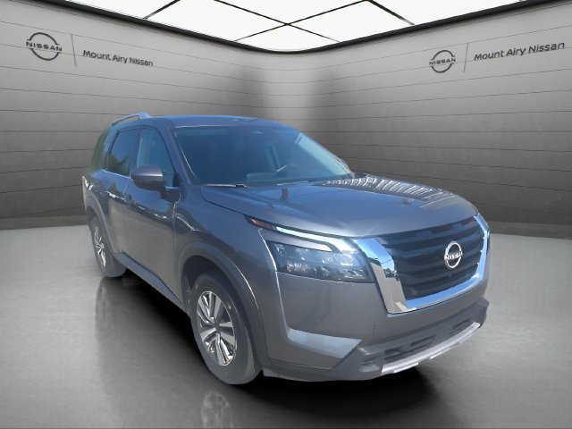 Used 2025 Nissan Pathfinder SL AWD/4WD image 2