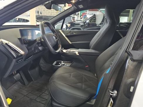 Used 2023 BMW iX xDrive50 w/ Premium Package AWD/4WD image 3