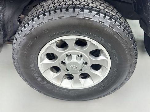 Used 2011 Toyota FJ Cruiser 4WD w/ Upgrade Pkg image 28