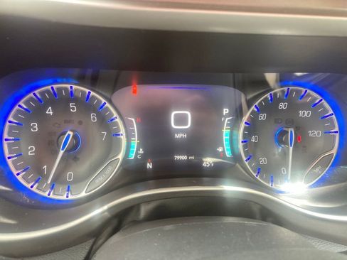 Used 2023 Chrysler Pacifica Touring-L FWD image 28