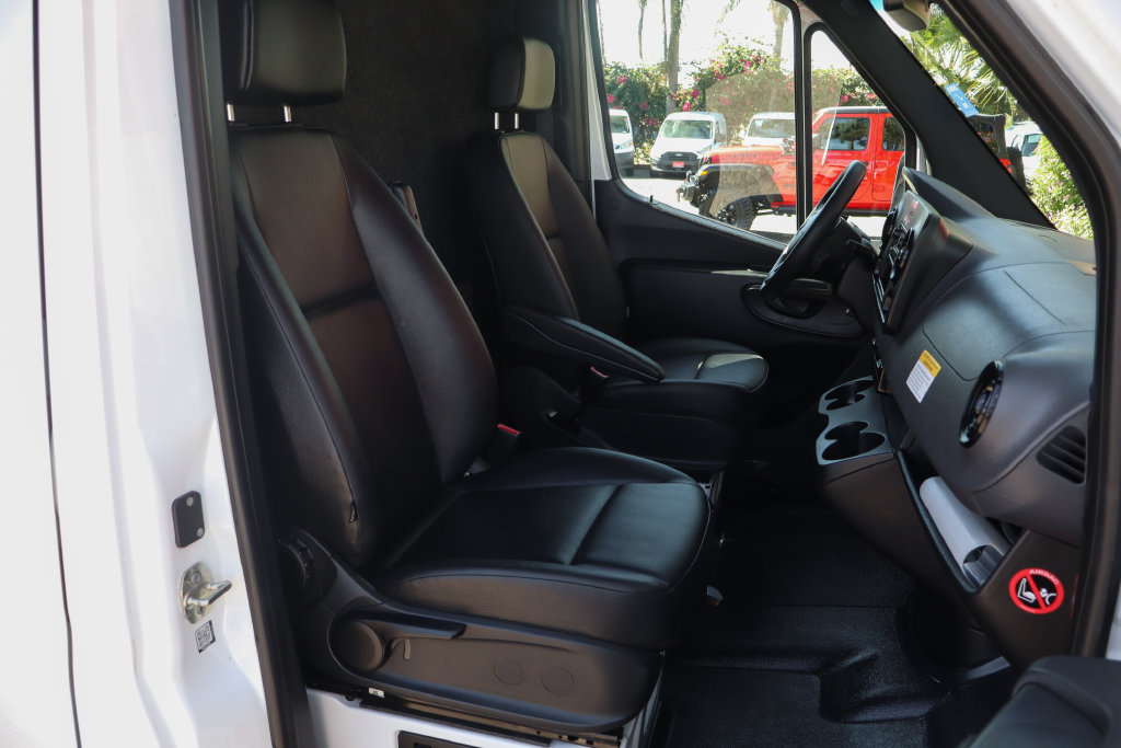 Used 2022 Mercedes-Benz Sprinter 2500 image 35