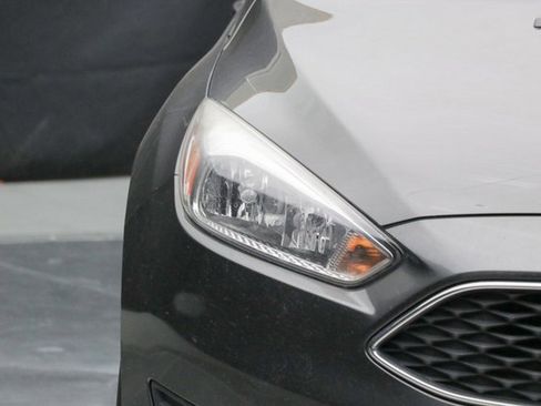 Used 2018 Ford Focus SE image 5