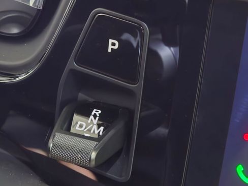 Certified 2025 Porsche Cayenne image 18