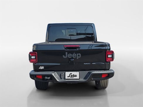 Used 2023 Jeep Gladiator Overland image 7