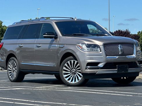 Used 2019 Lincoln Navigator L Reserve image 2