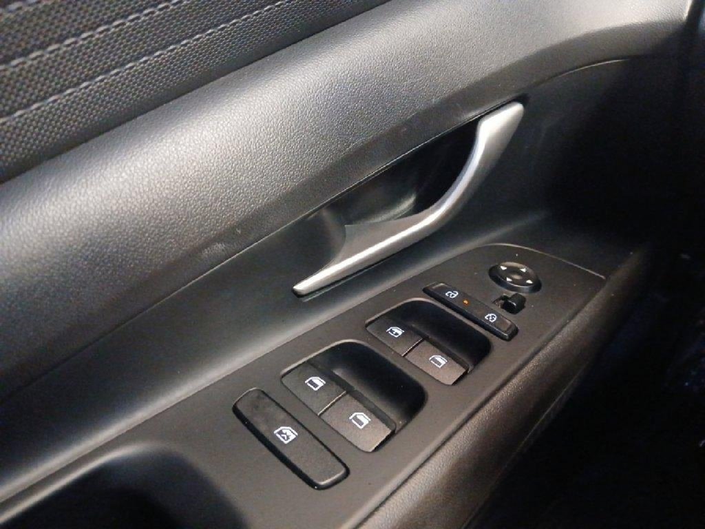 Used 2024 Hyundai Elantra SE FWD image 18