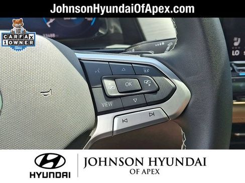Used 2024 Volkswagen Atlas Cross Sport SE w/ Panoramic Sunroof Package FWD image 21