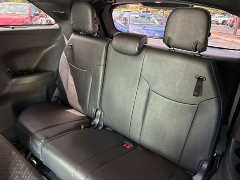 Used 2025 Toyota Sienna Platinum AWD/4WD image 23