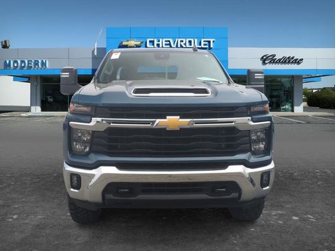Used 2025 Chevrolet Silverado 2500 LT AWD/4WD image 8