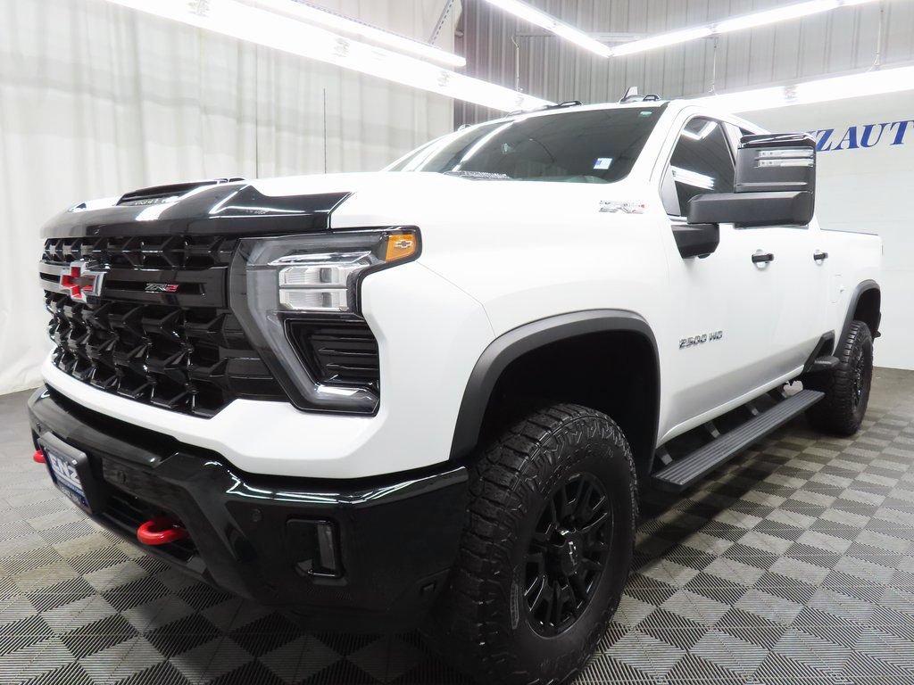 Used 2025 Chevrolet Silverado 2500 ZR2 w/ Technology Package AWD/4WD image 6