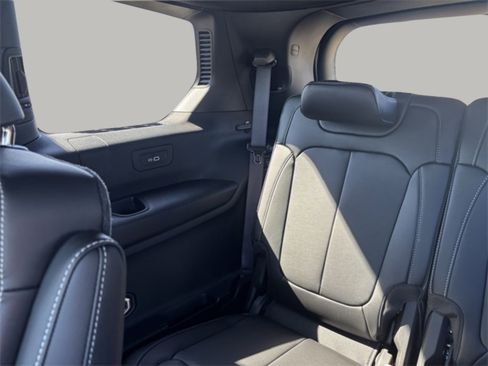 New 2025 Jeep Grand Cherokee L Limited image 21