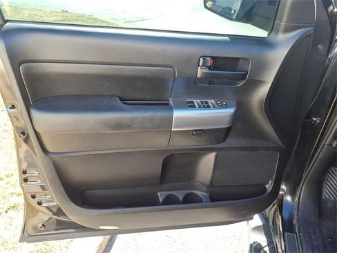 Used 2018 Toyota Sequoia TRD Sport image 9