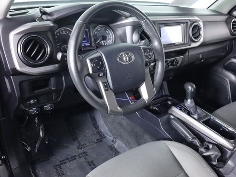 Used 2016 Toyota Tacoma SR5 w/ SR5 Appearance Package (SN) image 9