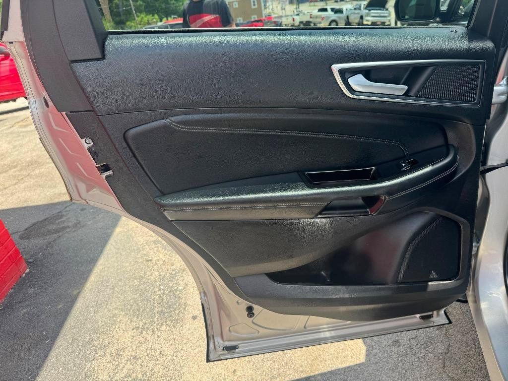 Used 2017 Ford Edge Titanium w/ Technology Package FWD image 16