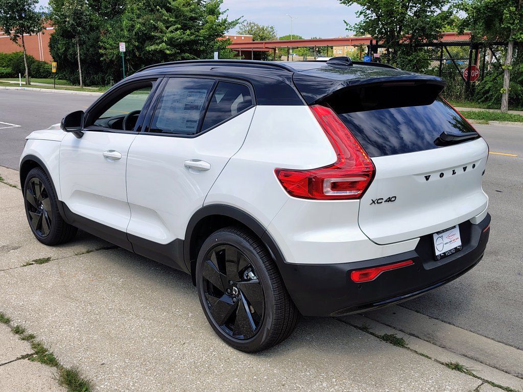 New 2026 Volvo XC40 B5 Ultra w/ Climate Package AWD/4WD image 8