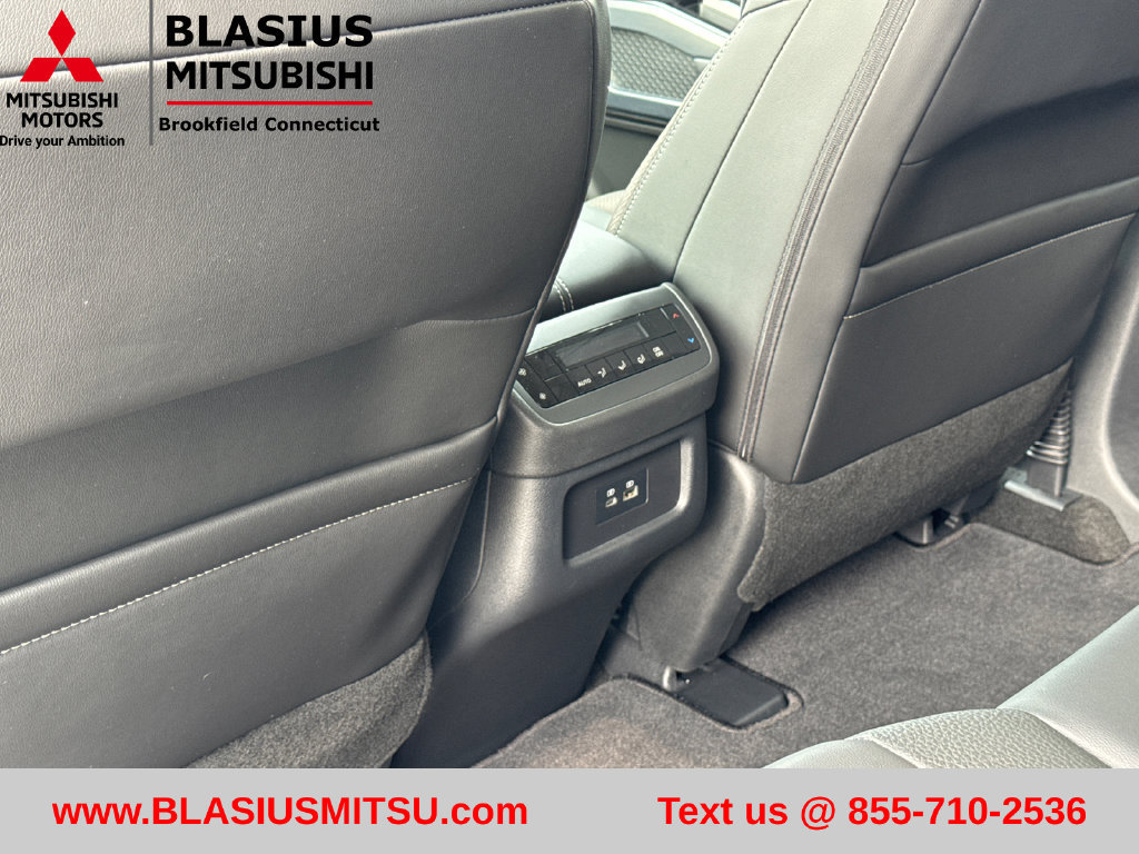 Used 2025 Nissan Pathfinder SL AWD/4WD image 29