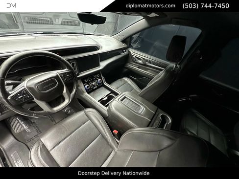 Used 2022 GMC Yukon XL Denali w/ Advanced Technology Package image 17