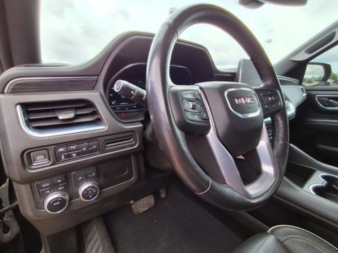Used 2022 GMC Yukon XL SLT w/ SLT Premium Package AWD/4WD image 10