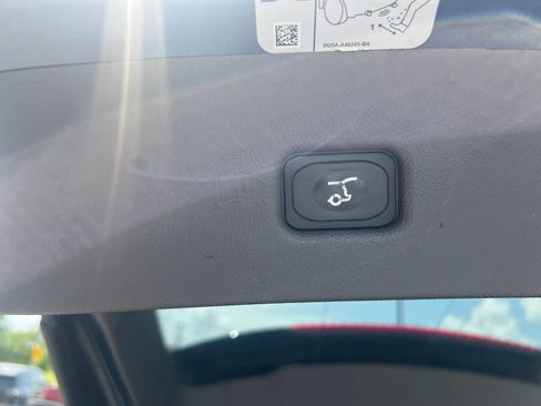 Used 2018 Lincoln MKX Select w/ Select Plus Package AWD/4WD image 32