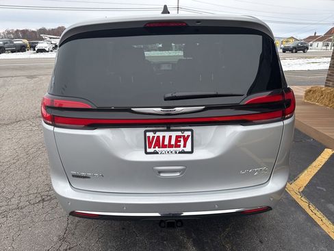 New 2026 Chrysler Pacifica Limited image 11