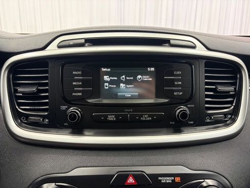 Used 2017 Kia Sorento AWD image 29