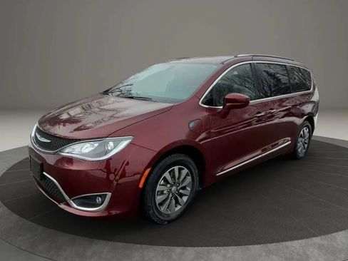 Used 2020 Chrysler Pacifica Touring-L FWD image 28