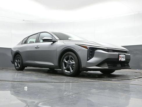 Used 2025 Kia K4 FWD image 42