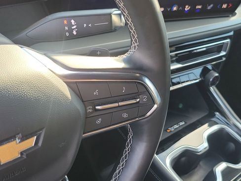 Used 2025 Chevrolet Traverse LT image 21