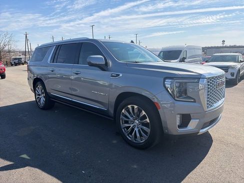 Used 2023 GMC Yukon XL Denali w/ Denali Reserve Package image 4