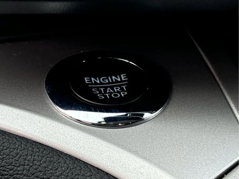 Used 2023 Ford Explorer XLT image 21