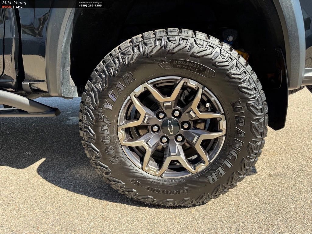 Used 2026 Chevrolet Colorado ZR2 w/ Technology Package AWD/4WD image 11