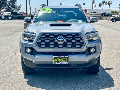 Used 2020 Toyota Tacoma TRD Sport w/ Technology Package RWD image 2