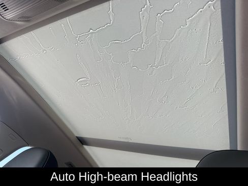 Used 2025 Volkswagen Tiguan SE w/ Panoramic Sunroof Package AWD/4WD image 14