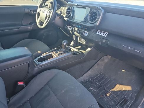 Used 2016 Toyota Tacoma TRD Sport w/ Premium & Technology Package image 12