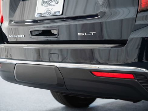 Used 2023 GMC Yukon XL SLT w/ SLT Premium Package image 19