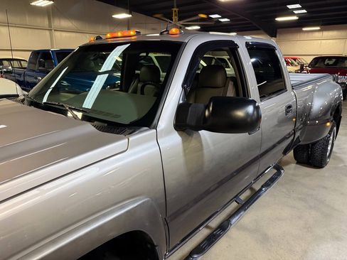 Used 2005 Chevrolet Silverado 3500 LT w/ Heavy-Duty Power Package AWD/4WD image 32