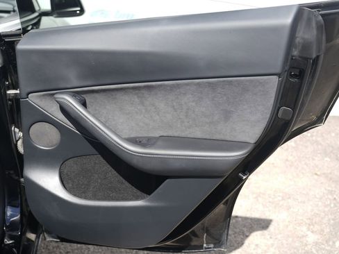 Used 2023 Tesla Model Y Long Range image 37