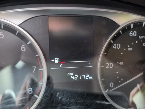 Used 2022 Nissan Versa S image 9