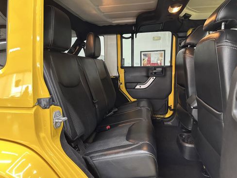Used 2015 Jeep Wrangler Unlimited Sahara image 15
