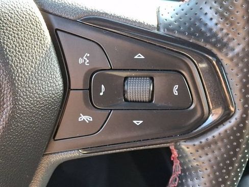 Used 2024 Chevrolet Trax RS w/ Sunroof Package FWD image 22