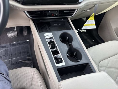 Used 2025 Volkswagen Atlas SE image 26