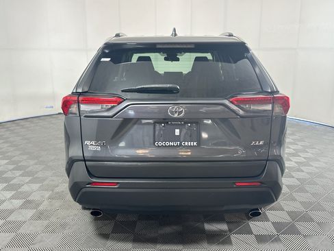 Used 2019 Toyota RAV4 XLE w/ Convenience Package FWD image 4
