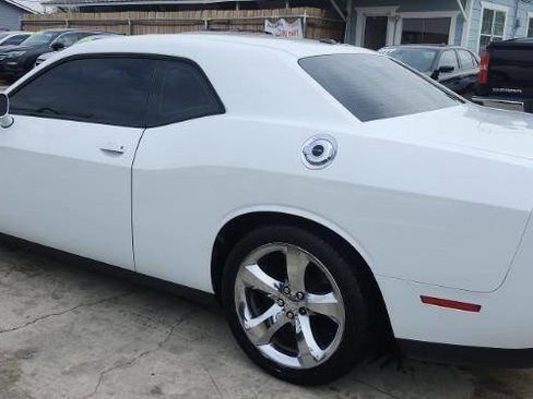 Used 2015 Dodge Challenger SXT w/ Driver Convenience Group image 4