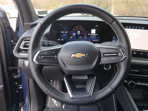 Used 2025 Chevrolet Traverse LT image 15